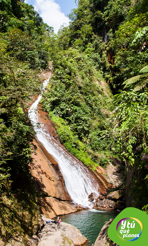 Caída de agua El Velo de la Novia en el Boquerón del Padre Abad.